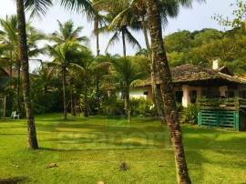 Fachada e Jardim Frente ao Mar 