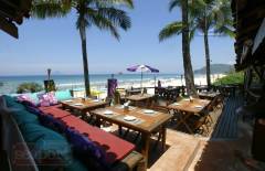 Restaurante e Bar Badaue pé na areia, vizinho ao condomÃ­nio