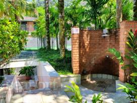 Piscina Condomínio chuveirão