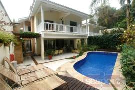 Fachada e Piscina Privativa 