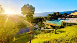 Piscina com borda infinita e Quadra TÃªnis 