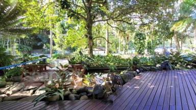 Fachada e Jardim Frente ao Mar 