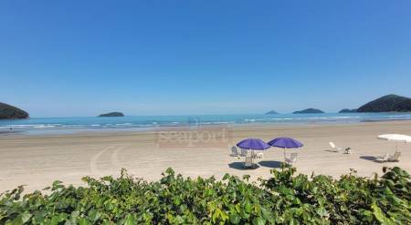 Jardim do condomínio Frente ao mar 