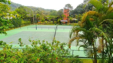 Quadra de Tênis do condomínio 