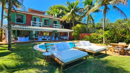 Fachada e Varanda Frente ao Mar 