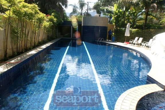 Piscina do condomínio 