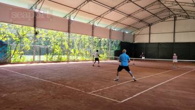 Quadra de tênis coberta 