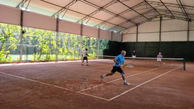 Quadra de tenis coberta