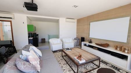 Mezanino Home Teather Lounge