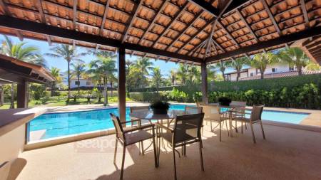 Piscina e Ã¡rea comum do condomÃ­nio 