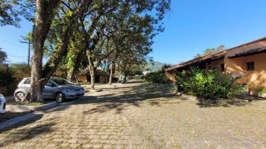 Rua Interna e estacionamento do condomÃ­nio 