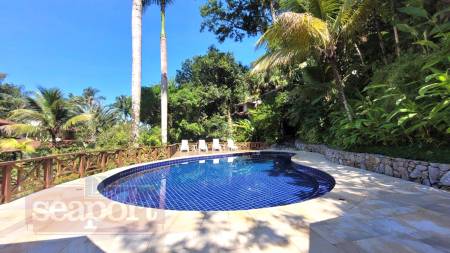 Piscina do condomínio 