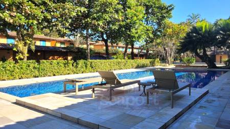 Piscina do condomínio 