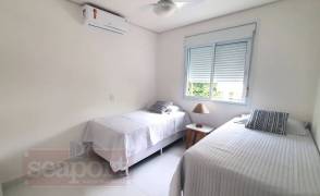 Suite2 com 2 camas box de solteiro que pode juntar e formar cama queen size. HÃ¡ uma sub cama.