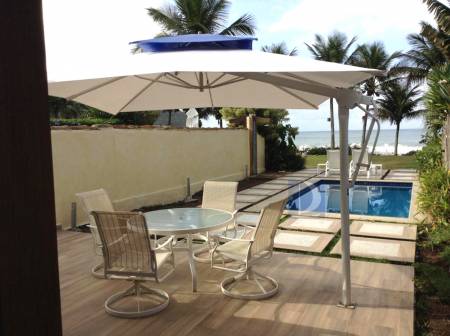 Fachada e Piscina frente ao mar 