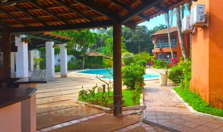 Quiosque, jardim e Piscina do condomínio  