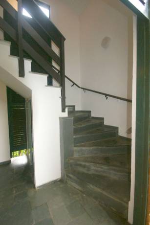 Escada de acesso à  unidade 84