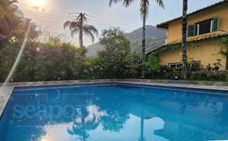 Piscina do condomí­nio 