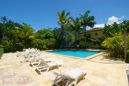 Piscina do condomí­nio 