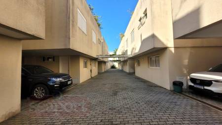 Fachada e rua interna 