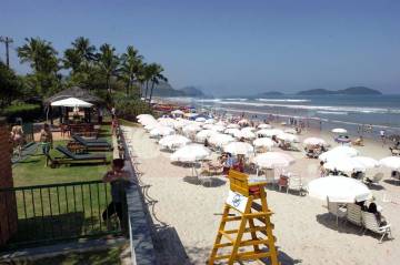 Deck playground frente ao mar