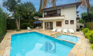 Piscina do condomínio 