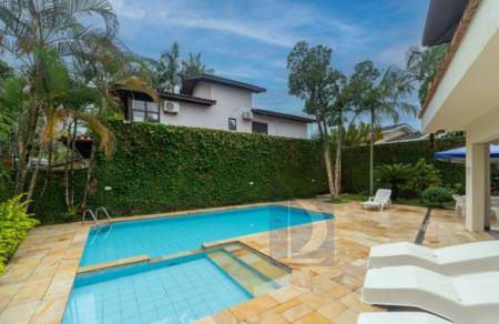 Piscina do condomínio 