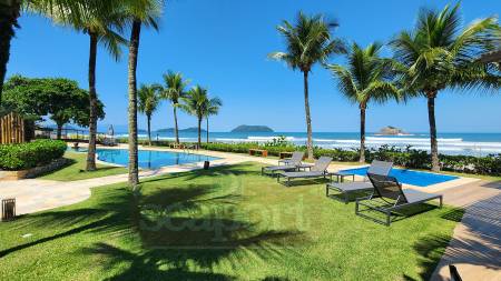 Piscina frente ao mar 