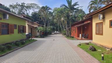 Fachada e Rua interna 