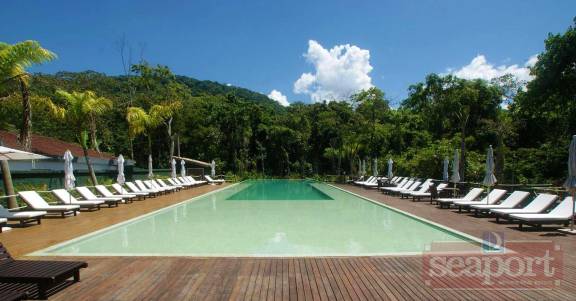 Piscina do condomínio 