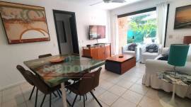 Mesa Jantar e sala com Tv Smart 50 e Sky 