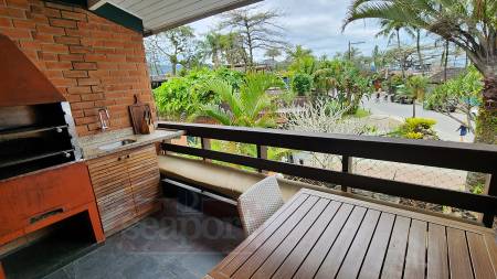 Varanda Churrasqueira com vista para o mar 