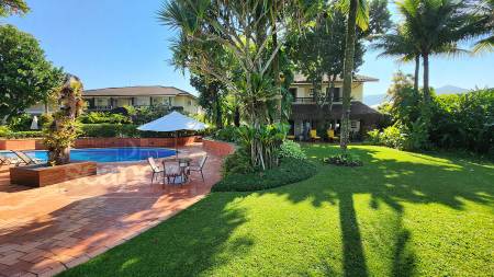 Piscina e Jardim frente ao mar 