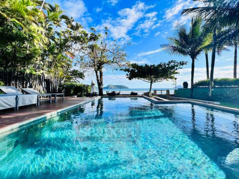 Piscina do CondomÃ­nio Frente ao Mar 