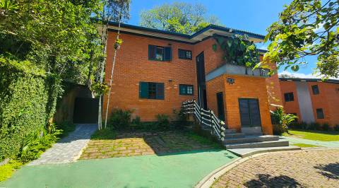 Fachada e acesso à casa 81