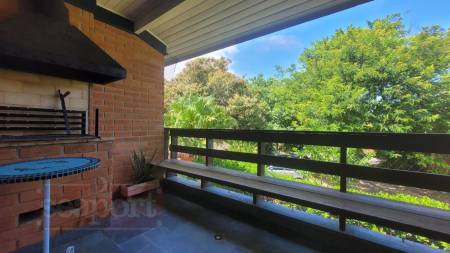 Varanda com churrasqueira 