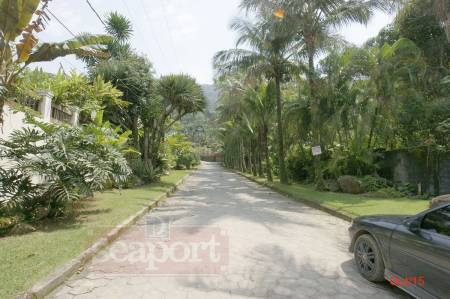 Rua externa de acesso