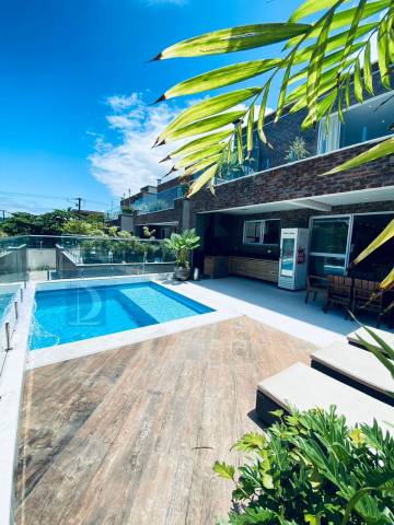 Piscina do condomínio 