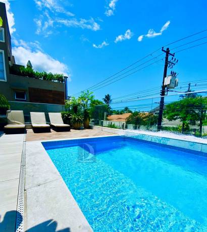 Piscina do condomínio 