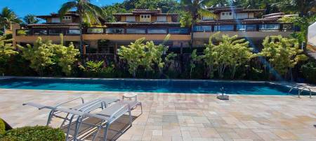 Piscina do condomínio 