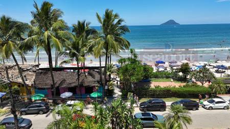 Deck Solarium Cond. Frente ao Mar  com vista para a praia e restaurante Badauê