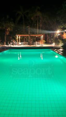 Piscina à noite