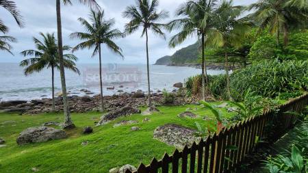 Varanda e Jardim frente ao mar 