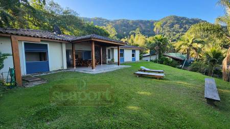 Varanda e Jardim Frente ao Mar 