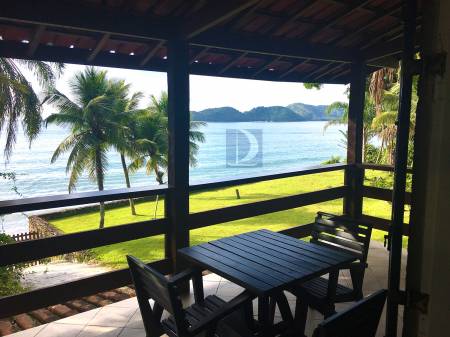 Vista da Varanda e Jardim Frente ao Mar 