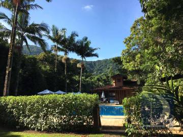 Piscina do condomínio  