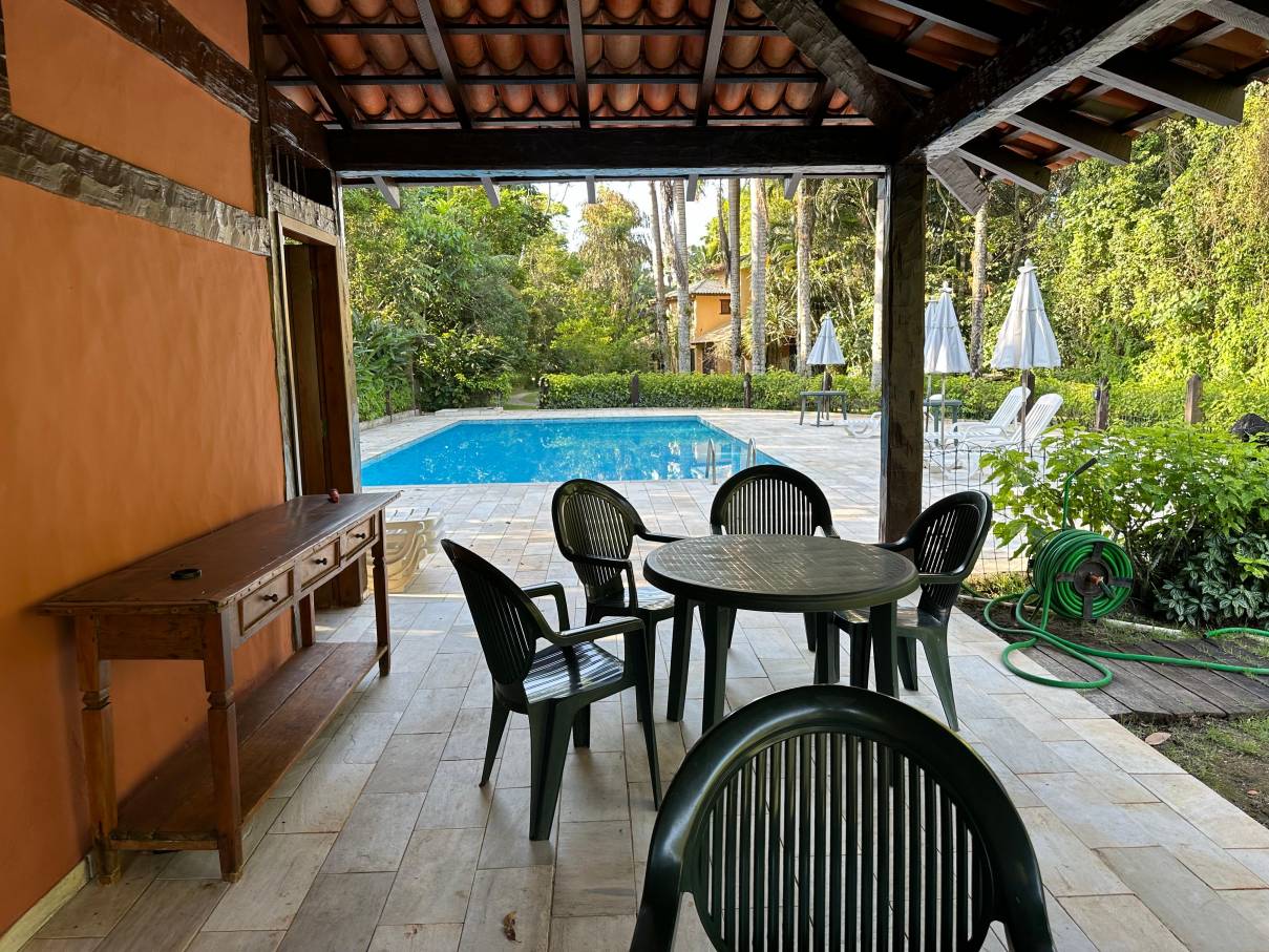 Espaço Goumet e banheiros da piscina e quadra de tênis