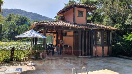 Espaço Goumet e banheiros da piscina e quadra de tênis