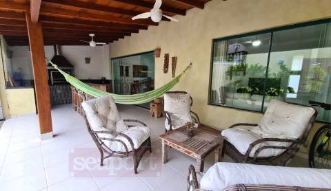 Varanda e churrasqueira 