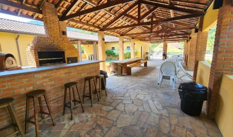 Piscina e churrasqueira 